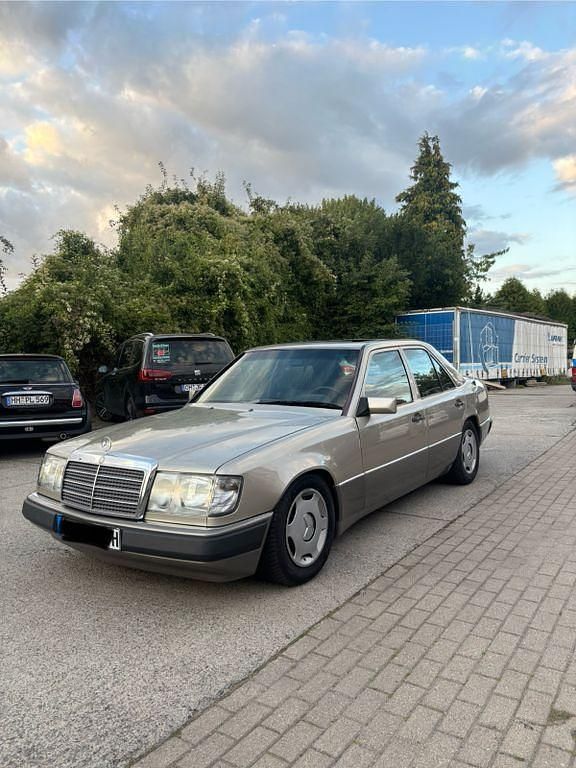 Gebraucht Mercedes E230 132 PS (97 kW) 1990 Andere farben Limousine
