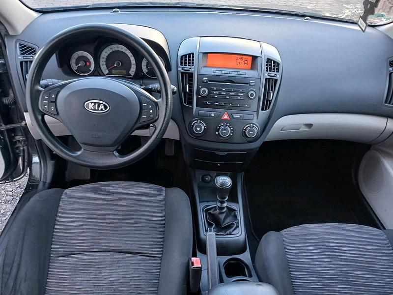 Gebraucht Kia Ceed 109 PS (80 kW) 2009 Schwarz Kleinwagen