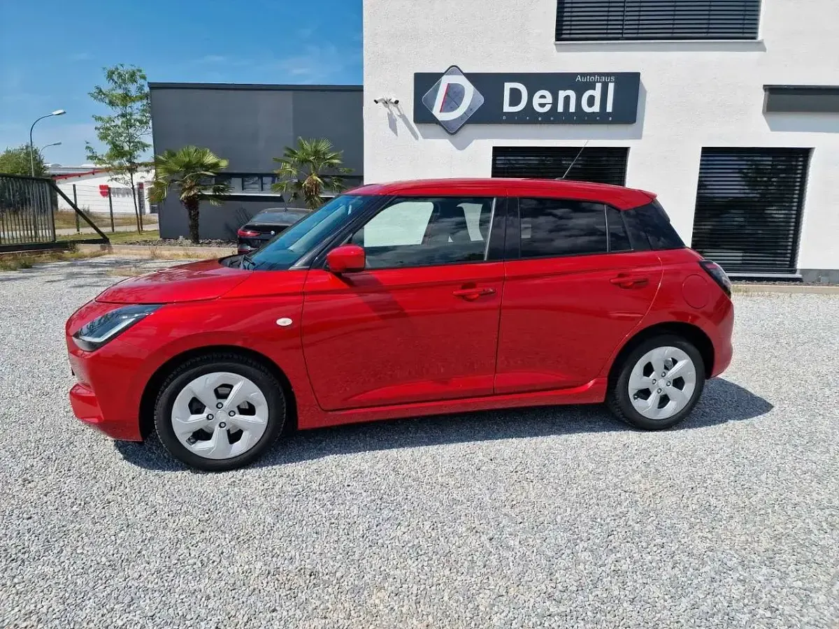 Gebraucht Suzuki Swift Comfort 83 PS (61 kW) 2025 Burning red pearl metallic Kleinwagen