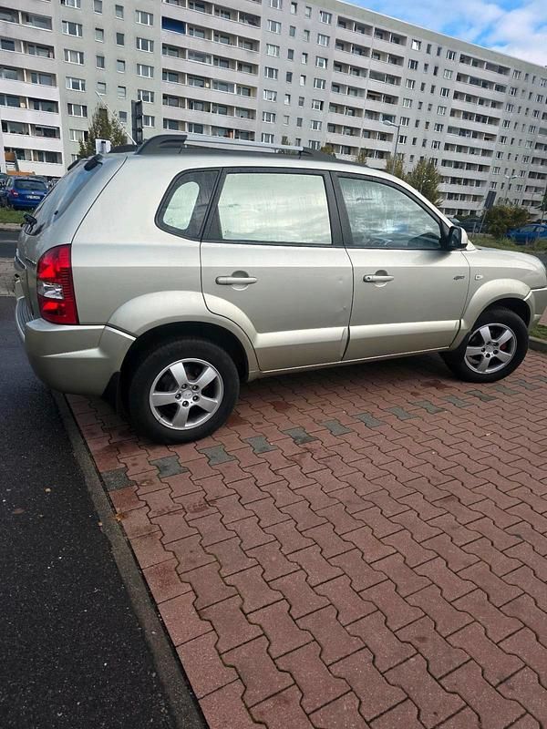 Grau Gebraucht 2008 Hyundai Tucson SUV | 3.200 € (Guter Preis) - Bild 1/4