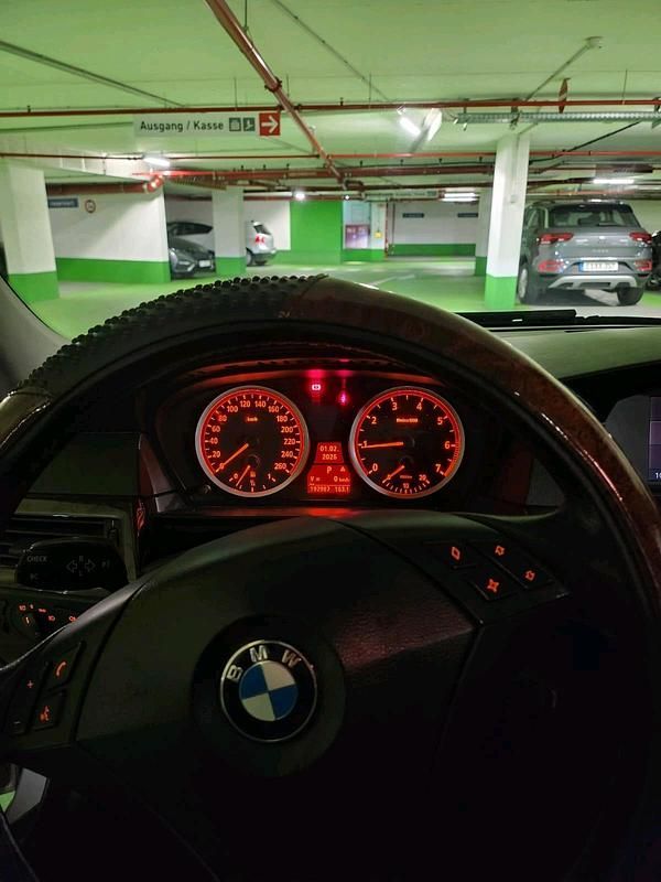 Gebraucht BMW 530 231 PS (169 kW) 2003 Grau Limousine