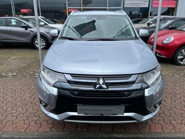 Gebraucht Mitsubishi Outlander P-HEV Top 121 PS (88 kW) 2017 Coolsilber Limousine