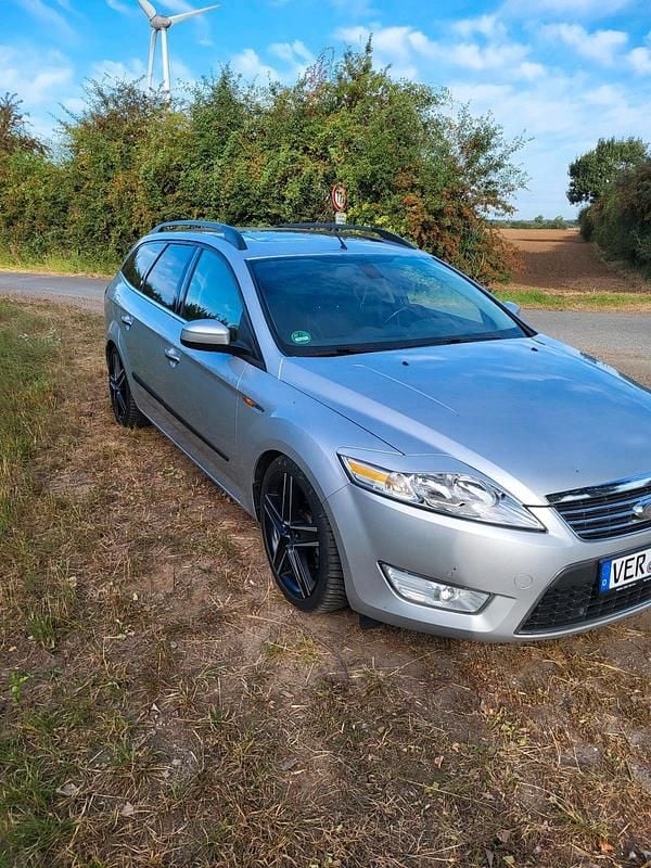 Silber Gebraucht 2010 Ford Mondeo Kombi | 5.500 € (Etwas zu teuer) - Bild 1/4