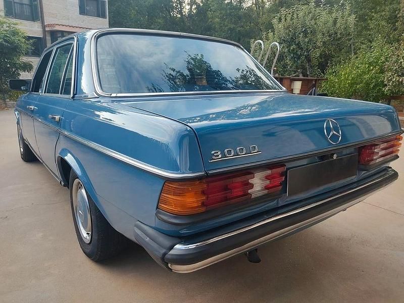 Gebraucht Mercedes 300 88 PS (64 kW) 1983 Blau Limousine