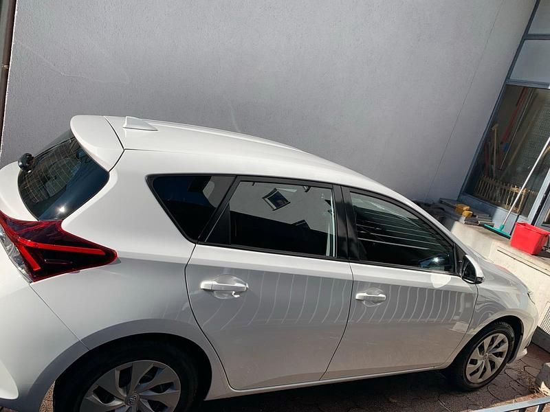 Gebraucht Toyota Auris 99 PS (72 kW) 2017 Weiß Kleinwagen