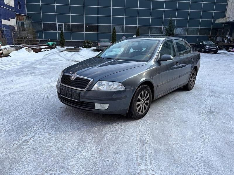 Grau Gebraucht 2008 Skoda Octavia Team Edition Limousine | 1.450 € (Superpreis) - Bild 1/4