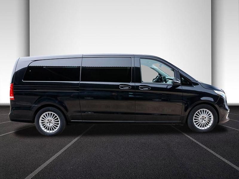 Gebraucht Mercedes V300 Avantgarde 237 PS (174 kW) 2023 Obsidianschwarz Van / Kleinbus
