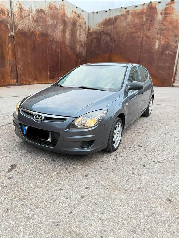 Gebraucht Hyundai i30 108 PS (79 kW) 2009 Grau Kleinwagen