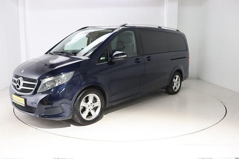 Schwarz Gebraucht 2015 Mercedes V220 Van / Kleinbus | 27.980 € (Guter Preis) - Bild 1/4
