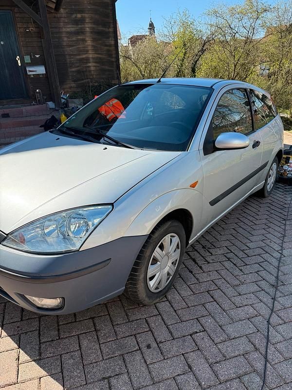 Second-hand Ford Focus 75 CP (55 kW) 2002 Argintiu Hatchback