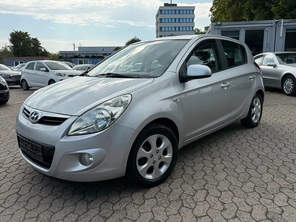 Gebraucht Hyundai i20 101 PS (74 kW) 2009 Silber Kleinwagen