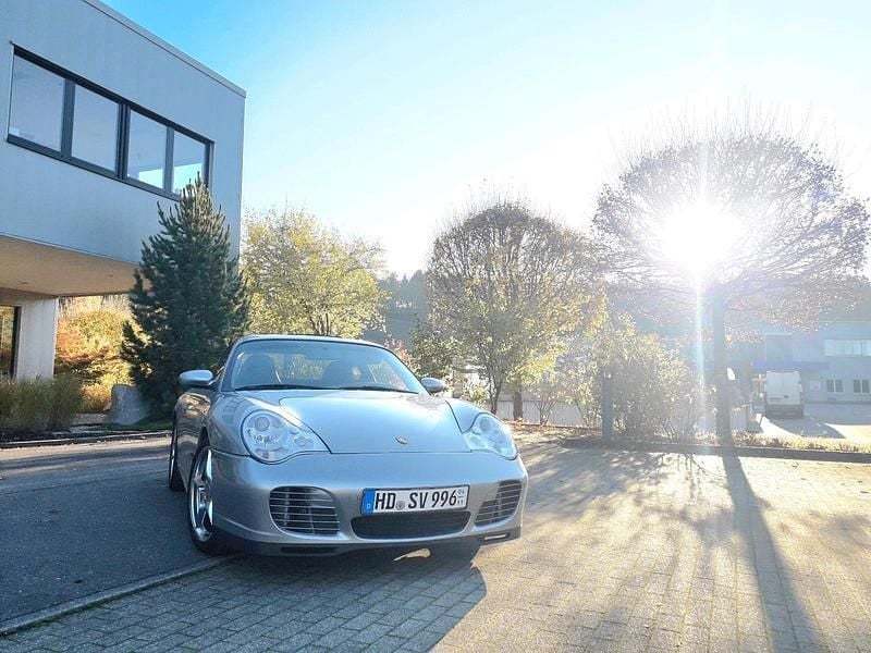 Silber Gebraucht 2004 Porsche 911 Carrera Coupé | 53.850 € (Etwas zu teuer) - Bild 1/4