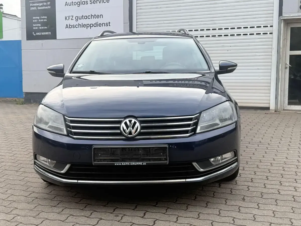 Gebraucht VW Passat Comfortline 140 PS (102 kW) 2012 Blau Kombi