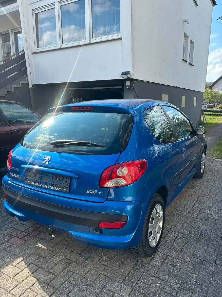 Gebraucht Peugeot 206+ 75 PS (55 kW) 2010 Blau Kleinwagen