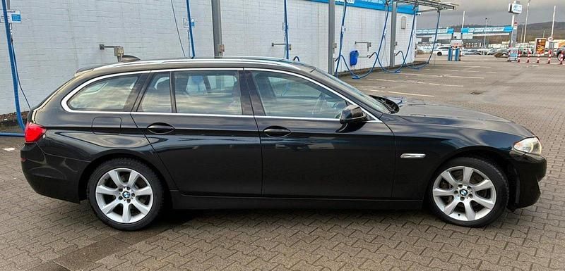 Gebraucht BMW 530 258 PS (189 kW) 2010 Schwarz Kombi