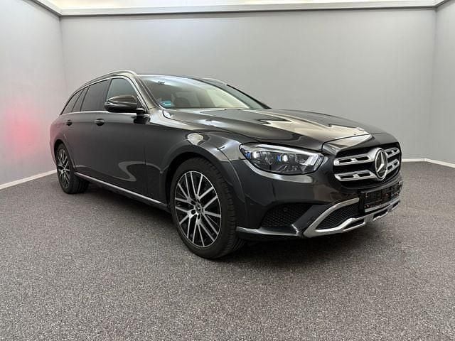 Gebraucht Mercedes E200 AMG 197 PS (144 kW) 2020 Schwarz Limousine