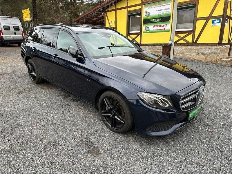 Gebraucht Mercedes E300 194 PS (142 kW) 2019 Blau Kombi
