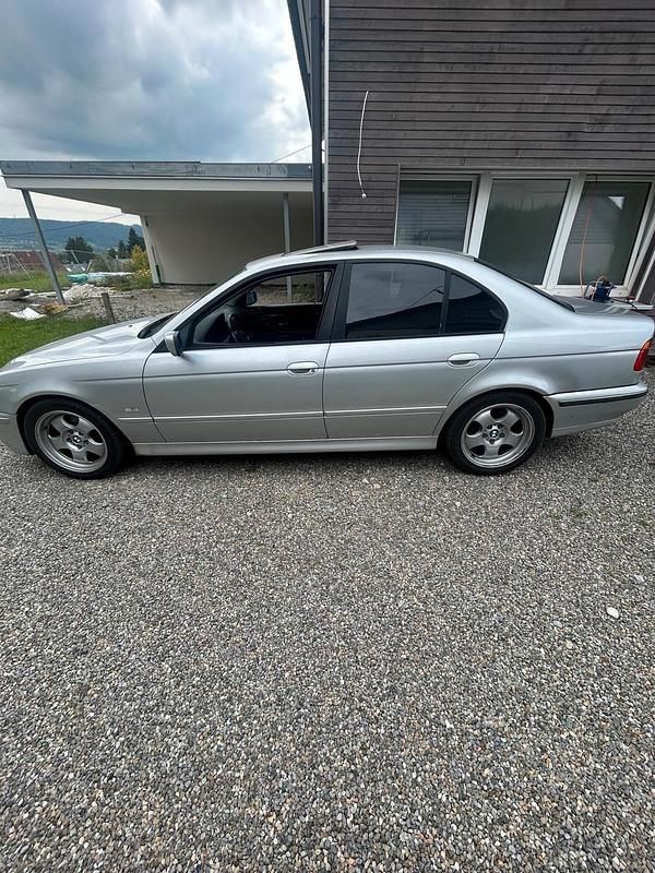 Silber Gebraucht 2003 BMW 525 Limousine | 2.800 € (Guter Preis) - Bild 1/4