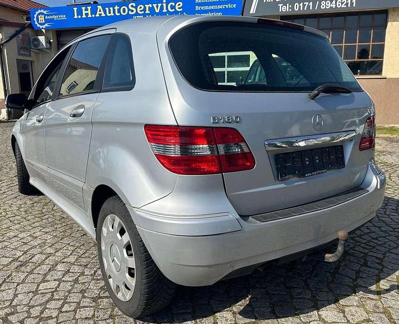 Gebraucht Mercedes B180 109 PS (80 kW) 2010 Polarsilber  metalliclack Van / Kleinbus