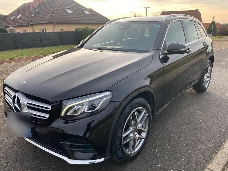 Schwarz Gebraucht 2018 Mercedes GLC220 AMG SUV | 29.999 € (Fairer Preis) - Bild 1/4