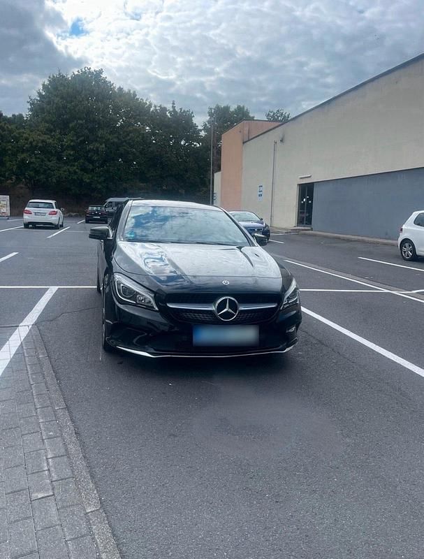 Gebraucht Mercedes CLA200 156 PS (114 kW) 2017 Schwarz Limousine