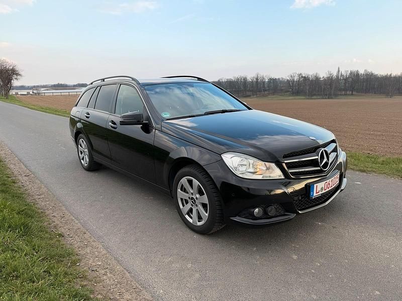 Gebraucht Mercedes C220 170 PS (125 kW) 2013 Schwarz Kombi