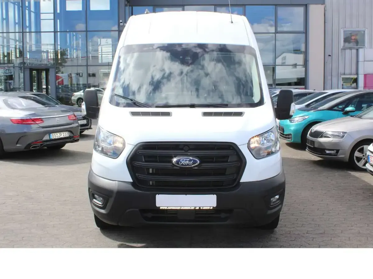 Gebraucht Ford Transit Trend 170 PS (125 kW) 2023 Weiß Van