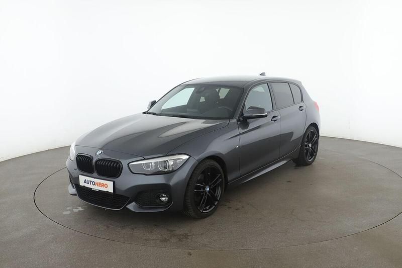 Grau Gebraucht 2019 BMW 120 M Sport Kleinwagen | 22.890 € - Bild 1/3