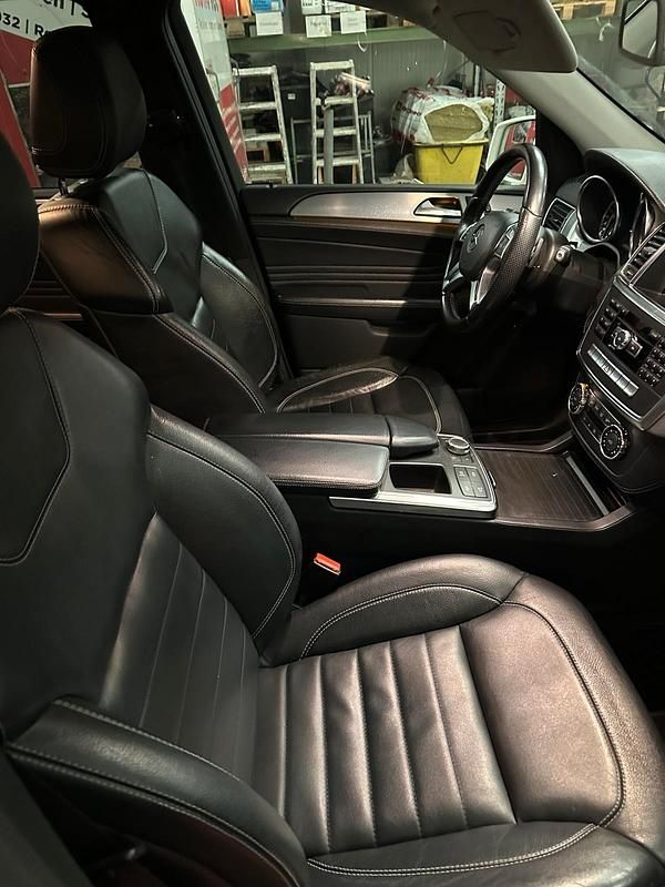 Gebraucht Mercedes ML350 258 PS (189 kW) 2011 SUV