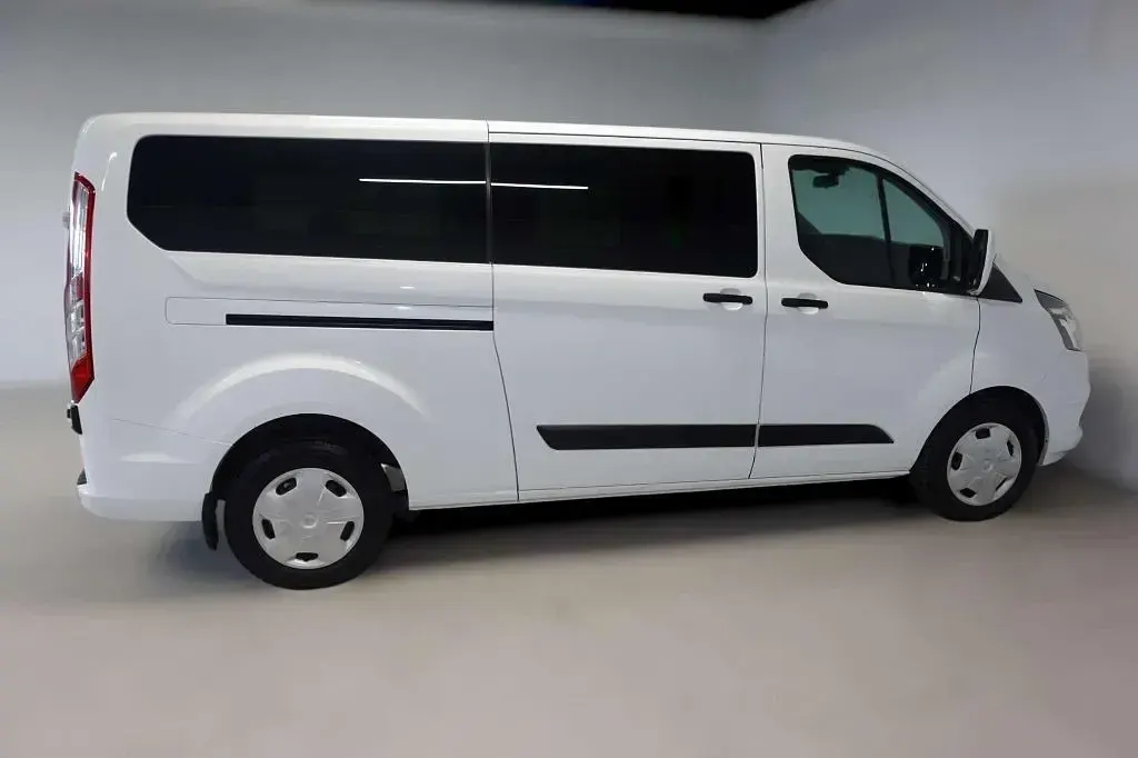 Usado Ford Tourneo Custom 131 HP (96 kW) 2019 Branco Van