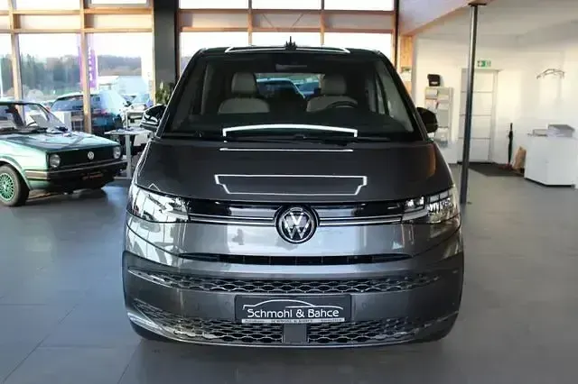 Używany VW Multivan Life 150 KM (110 kW) 2023 Szary Minivan
