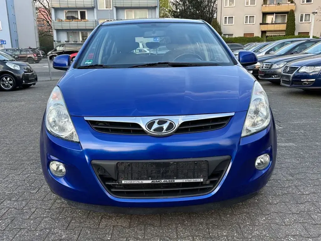 Gebraucht Hyundai i20 Classic 101 PS (74 kW) 2011 Blau Kleinwagen