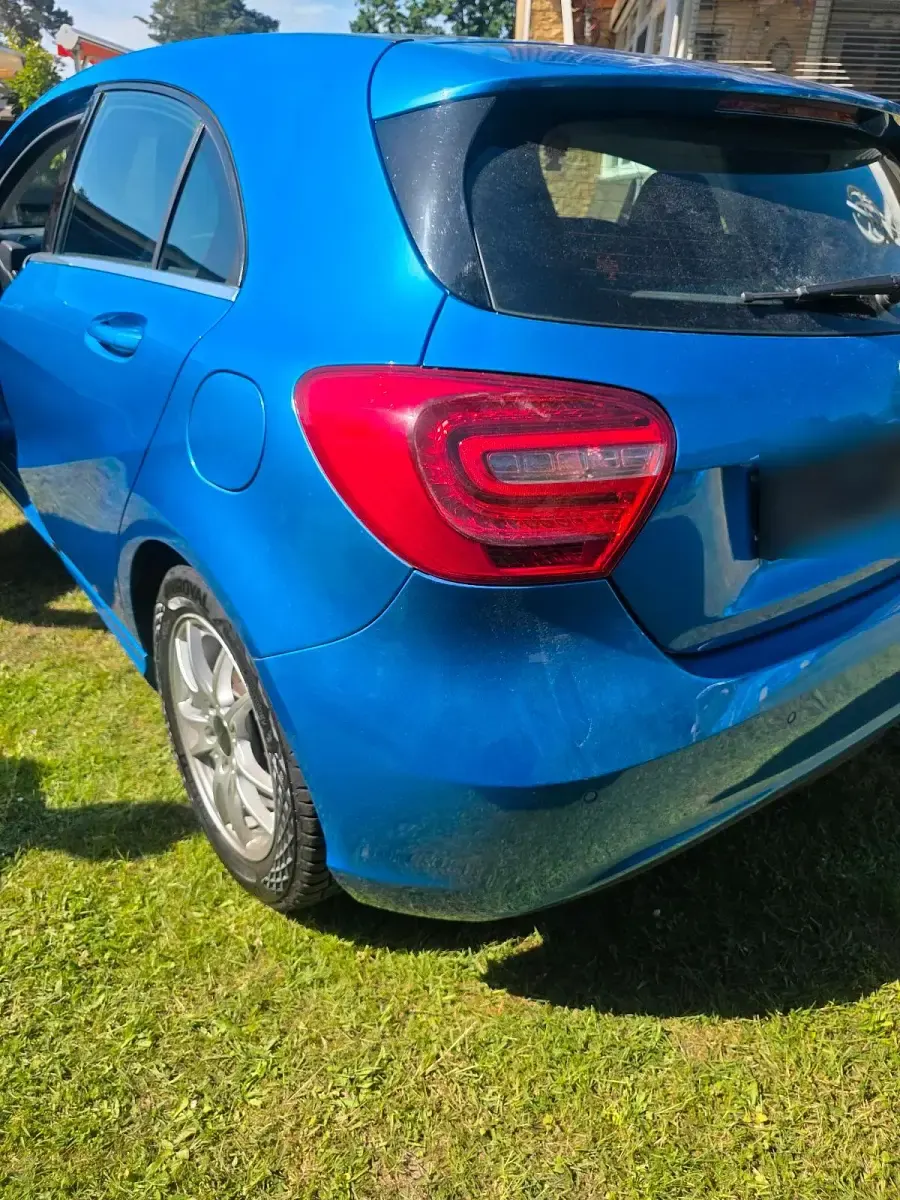 Gebraucht Mercedes A180 122 PS (89 kW) 2014 Blau Kleinwagen