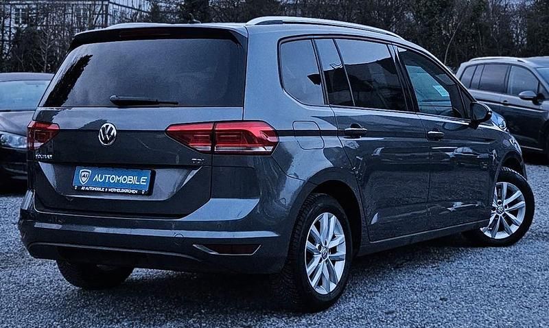 Gebraucht VW Touran Comfortline 116 PS (85 kW) 2017 Grau Van / Kleinbus