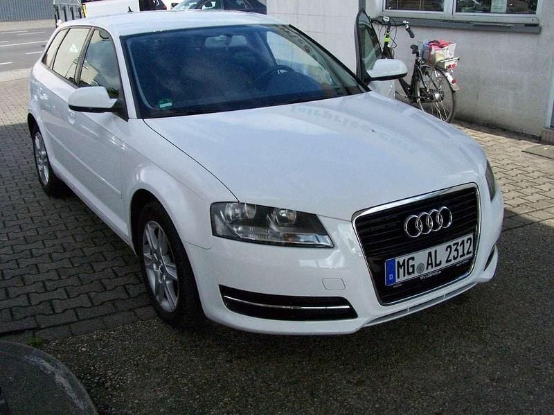 Ibisweiss Gebraucht 2012 Audi A3 Attraction Kleinwagen | 7.650 € (Guter Preis) - Bild 1/4