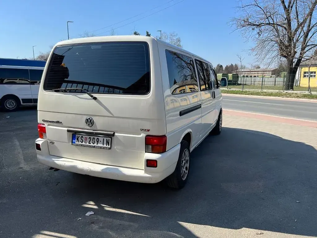 Second-hand VW Caravelle 102 CP (75 kW) 2002 Alb Van