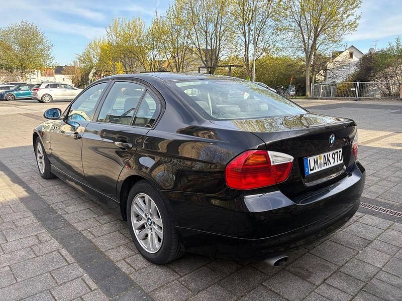 Second-hand BMW 318 143 CP (105 kW) 2008 Negru Berlinǎ