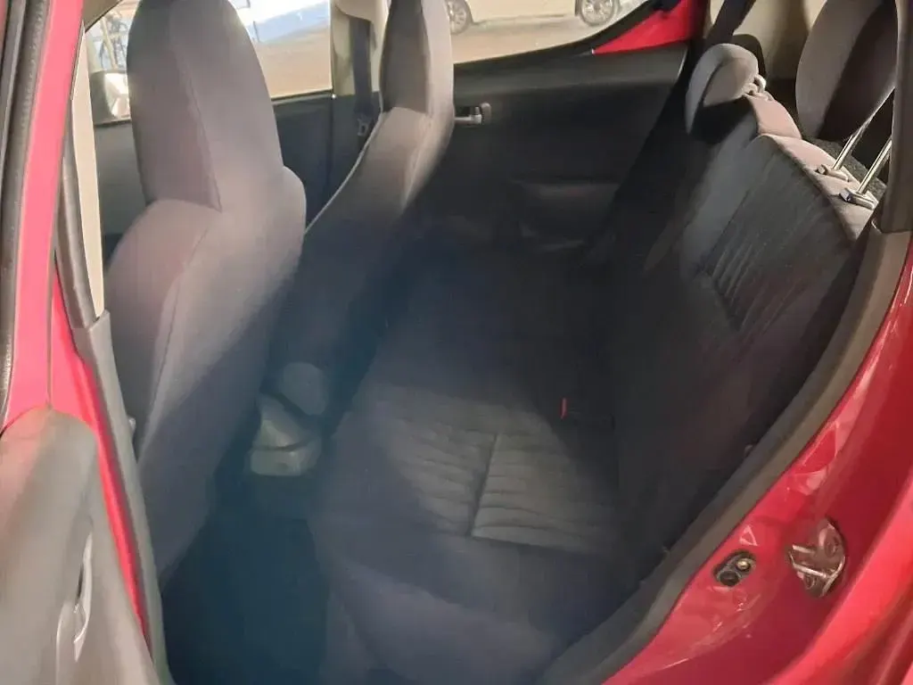 Gebraucht Nissan Pixo 77 PS (56 kW) 2010 Rot Kleinwagen