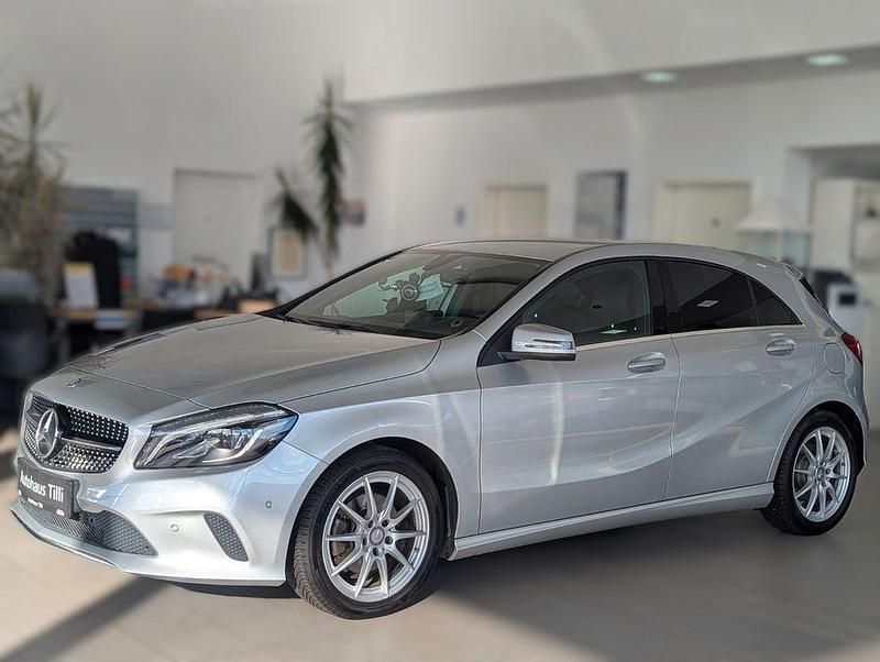 Silber Gebraucht 2016 Mercedes A180 Limousine | 14.600 € (Guter Preis) - Bild 1/4