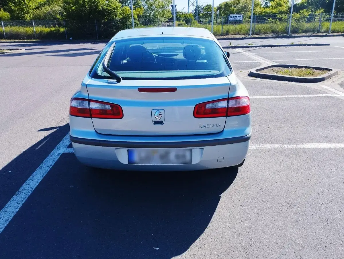Second-hand Renault Laguna II Expression 207 CP (152 kW) 2002 Argintiu Berlinǎ