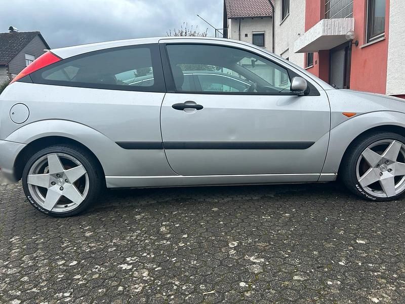 Gebraucht Ford Focus 115 PS (84 kW) 2004 Grau Coupé