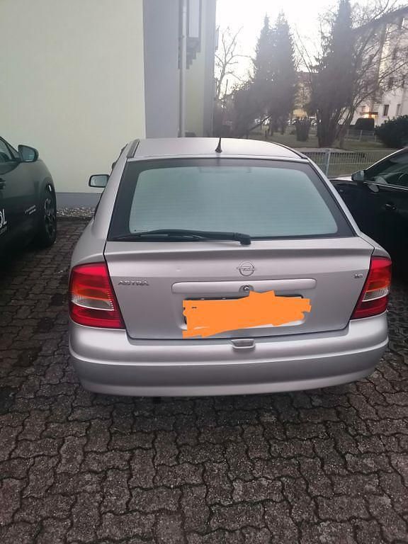 Grau Gebraucht 2002 Opel Astra Edition Limousine | 1.400 € (Etwas zu teuer) - Bild 1/4