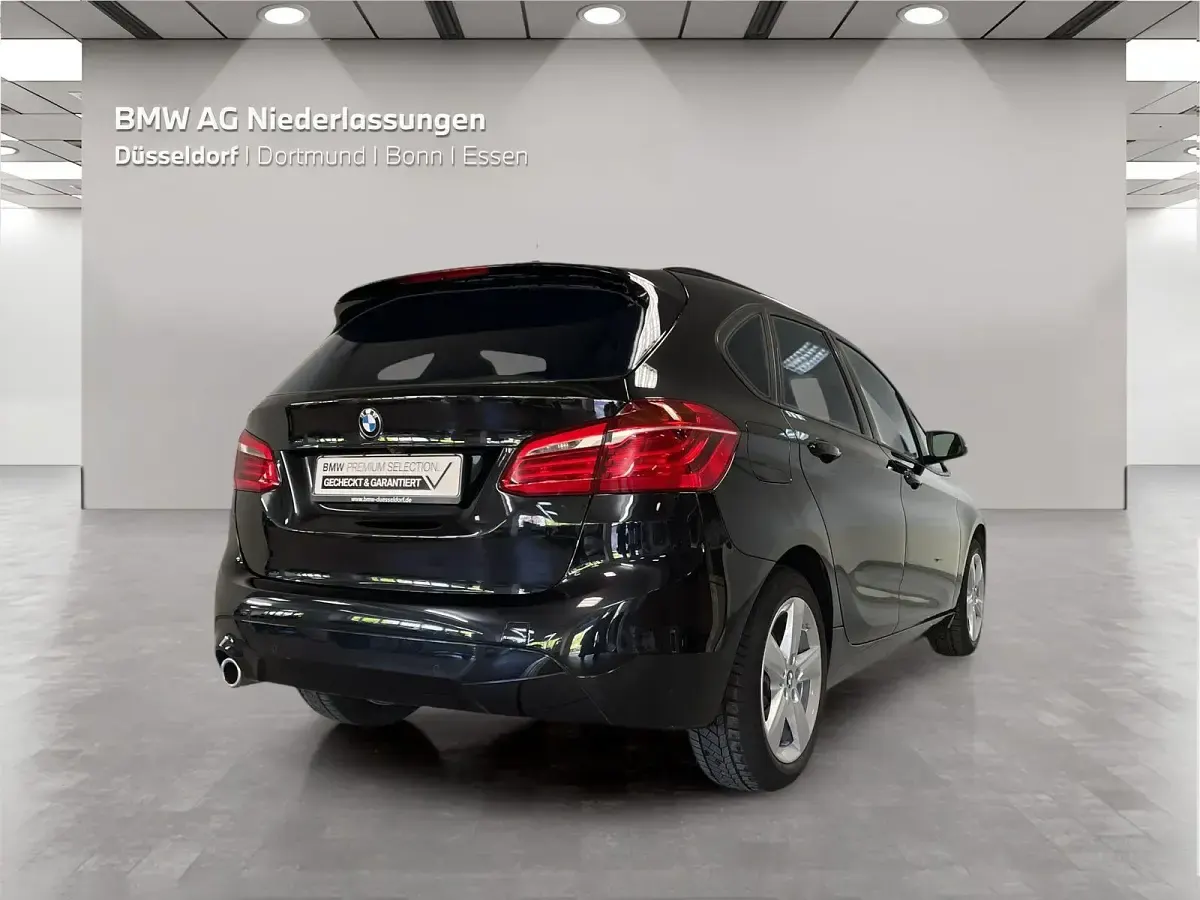 Gebraucht BMW 216 Active Tourer Advantage 109 PS (80 kW) 2021 Schwarz Van / Kleinbus