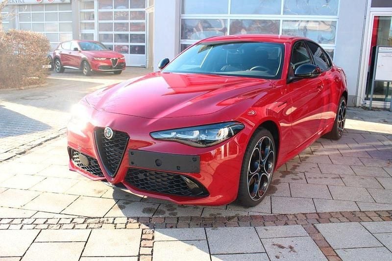 Rot Gebraucht 2023 Alfa Romeo Giulia Competizione Limousine | 33.900 € (Superpreis) - Bild 1/4