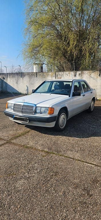 Weiß Gebraucht 1988 Mercedes 190 Limousine | 8.500 € - Bild 1/4