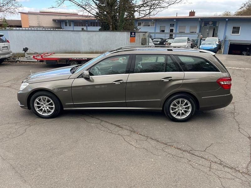 Gebraucht Mercedes E300 231 PS (169 kW) 2012 Grau Kombi