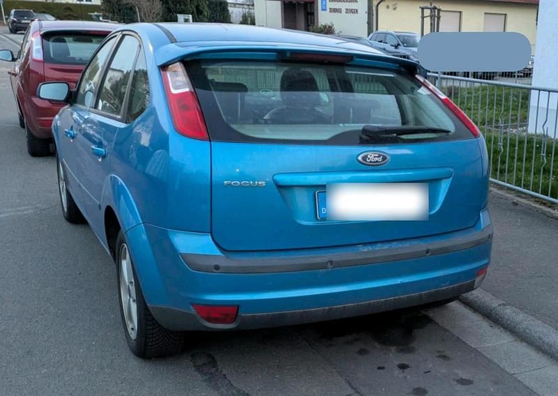 Usata Ford Focus 145 CV (106 kW) 2006 Blu Utilitaria