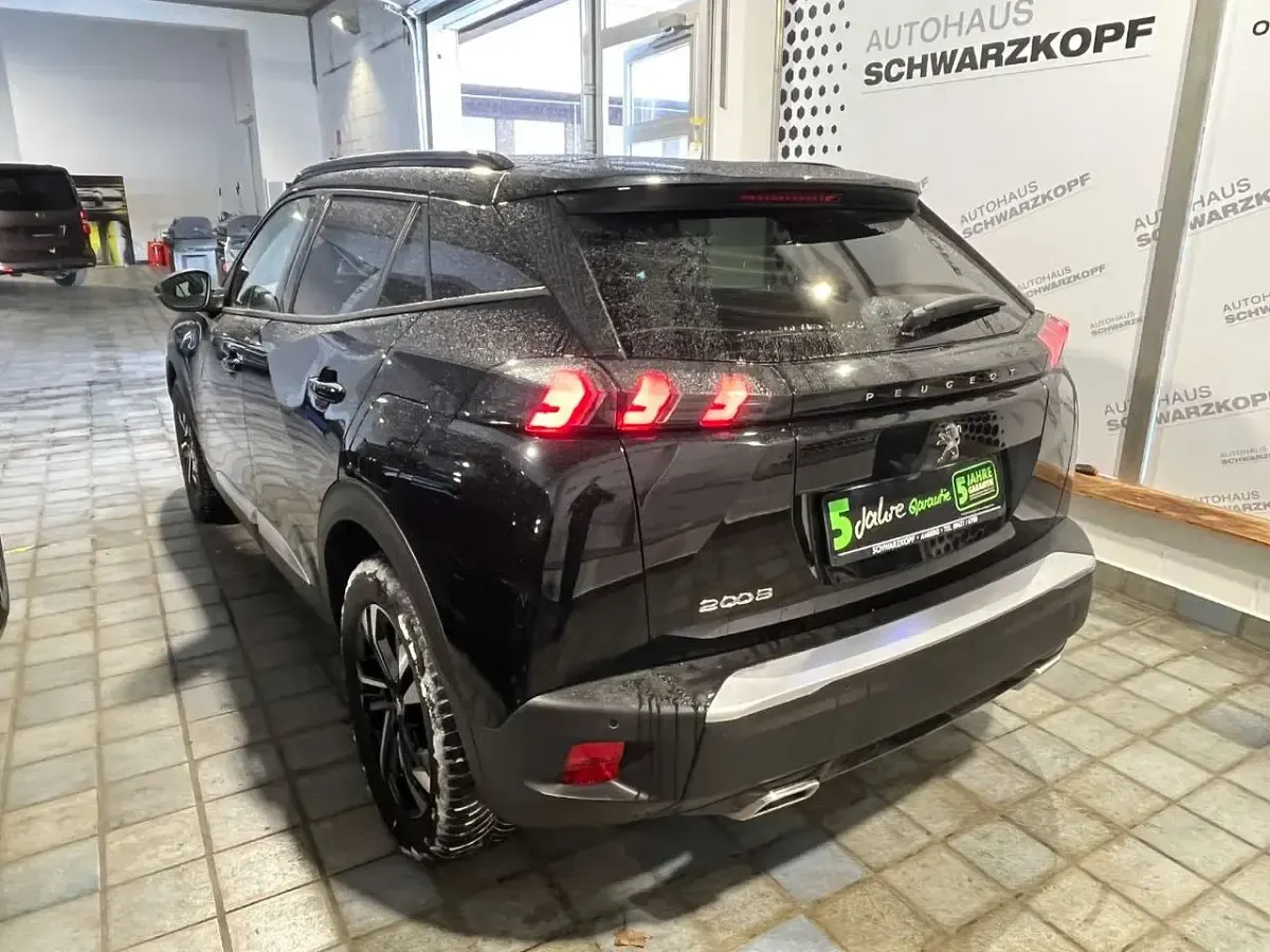 Gebraucht Peugeot 2008 131 PS (96 kW) 2022 Schwarz SUV