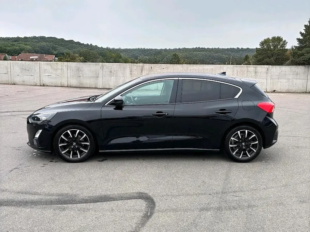 Gebraucht Ford Focus Cool & Connect 120 PS (88 kW) 2018 Schwarz Limousine