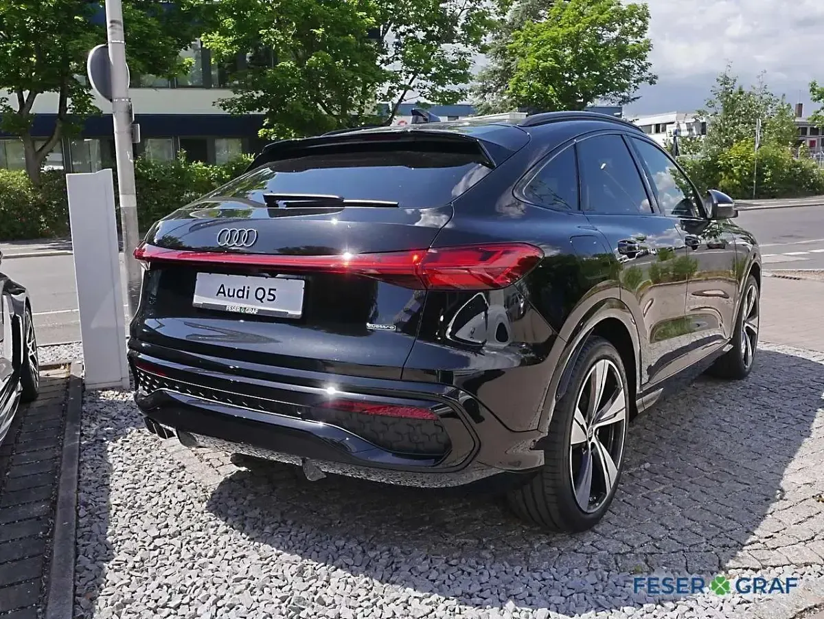 Second-hand Audi Q5 S-Line 204 CP (150 kW) 2025 Negru SUV